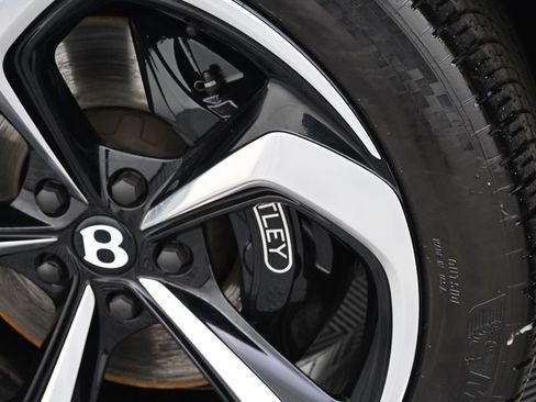 Used 2022 Bentley Bentayga AWD/4WD image 22