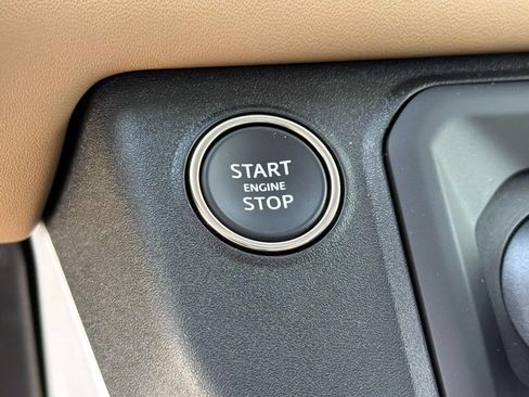 Used 2025 Land Rover Defender 130 X-Dynamic SE AWD/4WD image 27