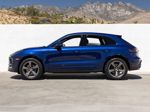 Certified 2025 Porsche Macan AWD/4WD image 2