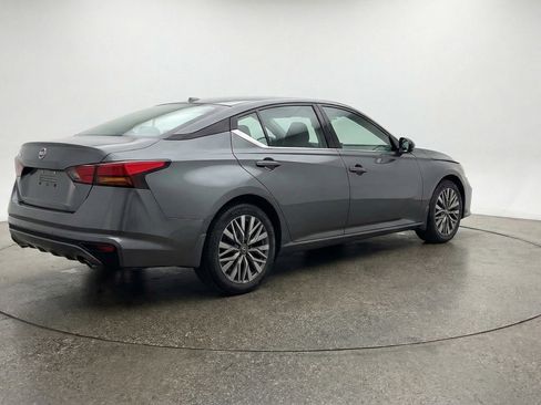 Used 2025 Nissan Altima 2.5 SV FWD image 9