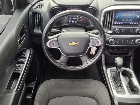 Used 2022 Chevrolet Colorado LT w/ LT Convenience Package image 5