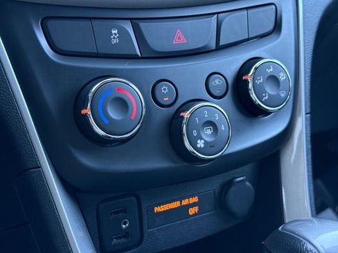 Used 2021 Chevrolet Trax LT image 31