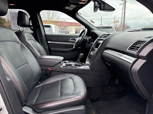 Used 2018 Ford Explorer Sport image 12
