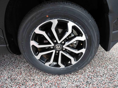 Used 2023 Toyota Corolla Cross SE image 29