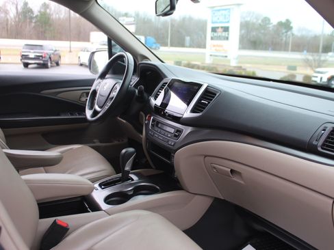 Used 2018 Honda Ridgeline RTL-T image 32