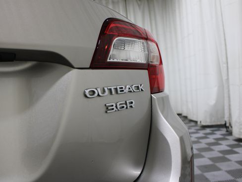 Used 2017 Subaru Outback 3.6R Limited AWD/4WD image 31