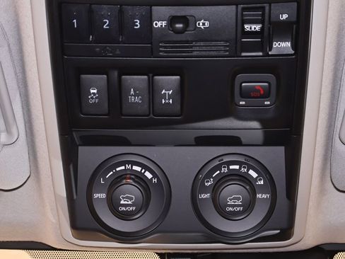 Used 2023 Toyota 4Runner TRD Off-Road Premium w/ Off Road Premium Plus Package AWD/4WD image 38