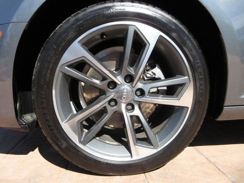 Used 2019 Audi A4 2.0T Premium image 8