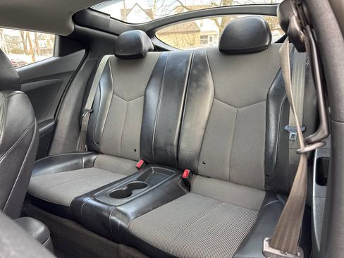 Used 2013 Hyundai Veloster w/ Tech Pkg image 6