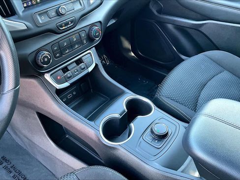 Used 2022 GMC Terrain SLE image 16