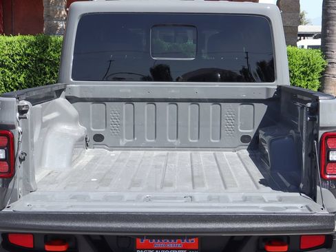 Used 2023 Jeep Gladiator Mojave w/ LED Lighting Group AWD/4WD image 8