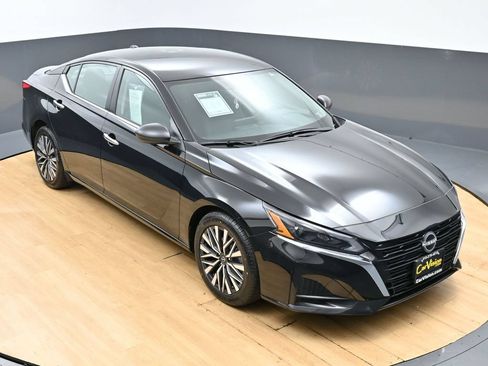 Used 2025 Nissan Altima 2.5 SV FWD image 24