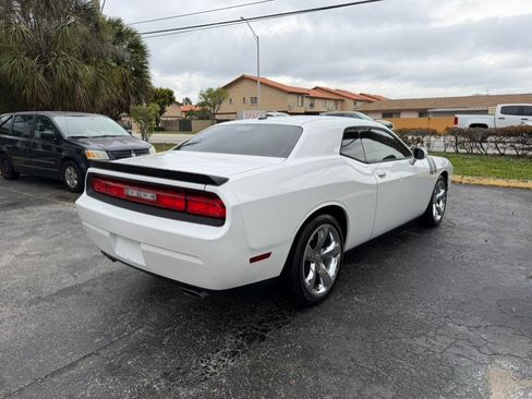 Used 2014 Dodge Challenger R/T RWD image 5