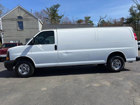 Used 2017 GMC Savana 3500 Extended RWD image 4