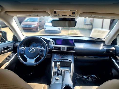 Used 2019 Lexus IS 300 AWD image 2