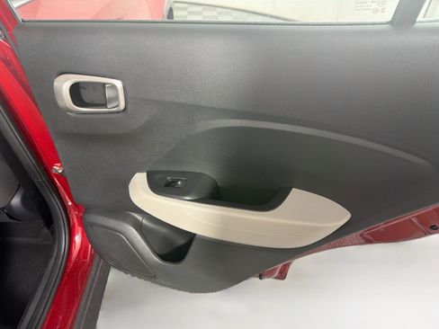 Used 2025 Hyundai Venue SEL FWD image 27