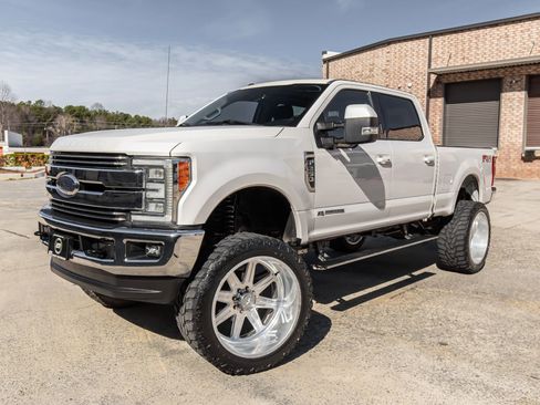 Used 2018 Ford F250 Lariat w/ Lariat Ultimate Package image 2