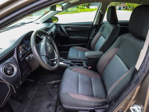 Used 2019 Toyota Corolla LE FWD image 34