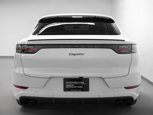 Certified 2022 Porsche Cayenne Platinum Edition image 11