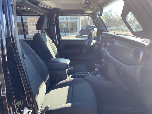 Used 2022 Jeep Gladiator Willys image 35
