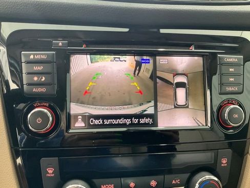 Used 2020 Nissan Rogue SL w/ Premium Package FWD image 17