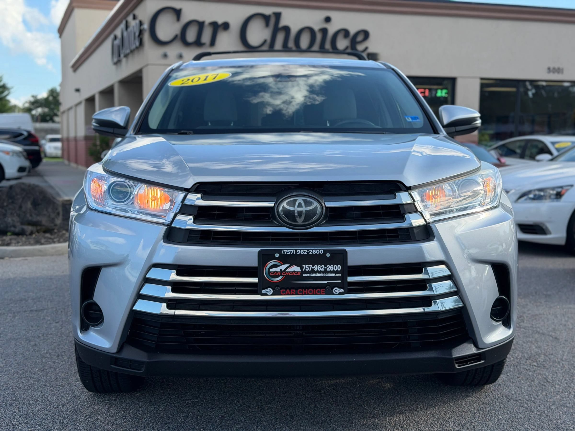 Used 2017 Toyota Highlander LE FWD image 4