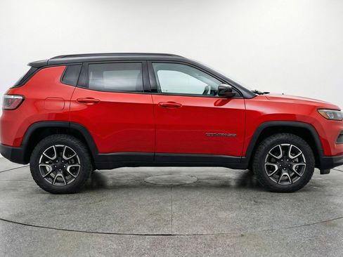 Used 2025 Jeep Compass Trailhawk image 11