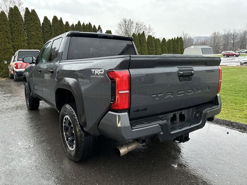 Used 2024 Toyota Tacoma TRD Off-Road image 5