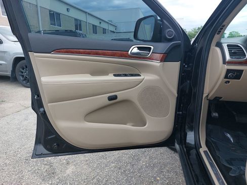 Used 2013 Jeep Grand Cherokee Limited AWD/4WD image 27