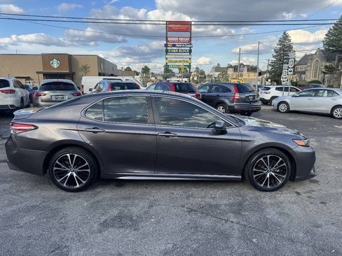 Used 2019 Toyota Camry SE FWD image 7