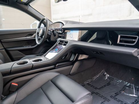 Used 2025 Porsche Taycan image 24