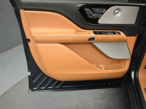 Certified 2022 Lincoln Aviator Black Label Grand Touring image 21