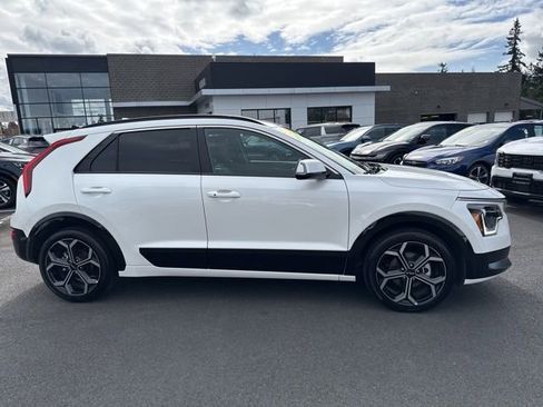 Certified 2023 Kia Niro EX Touring image 4