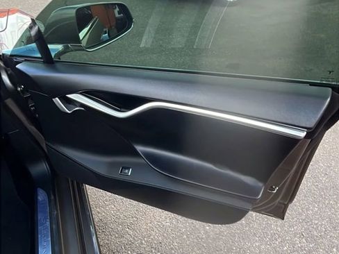 Used 2015 Tesla Model S 85D image 18
