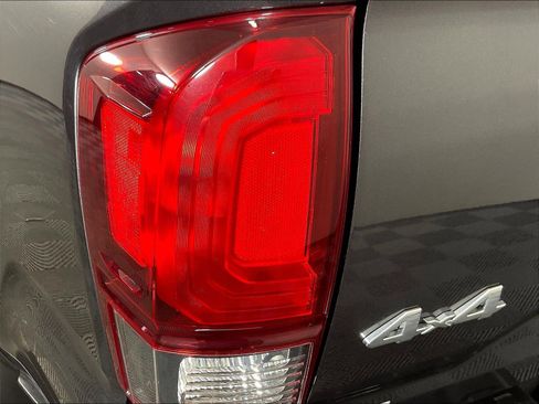 Used 2020 Toyota Tacoma SR5 AWD/4WD image 24