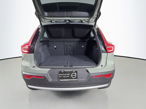 Certified 2025 Volvo XC40 B5 Plus image 26