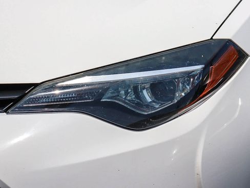 Used 2019 Toyota Corolla LE FWD image 2