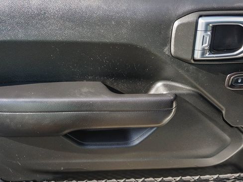 Used 2018 Jeep Wrangler Unlimited Rubicon image 18