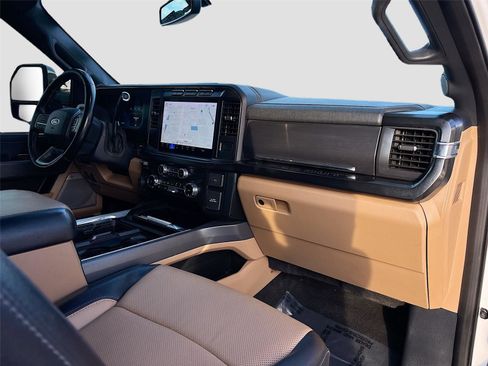 Used 2023 Ford F250 Lariat w/ Chrome Package image 33