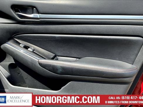 Used 2024 Nissan Altima 2.5 SR FWD image 29