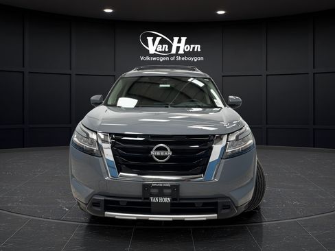 Used 2024 Nissan Pathfinder Platinum w/ Cargo Package AWD/4WD image 2