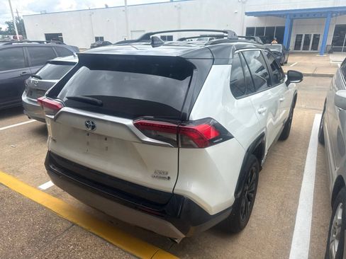 Used 2022 Toyota RAV4 XSE AWD/4WD image 4