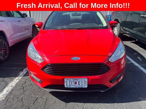 Used 2017 Ford Focus SE FWD image 2