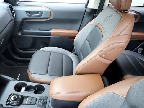 Used 2024 Ford Bronco Sport Outer Banks w/ Tech Package image 19