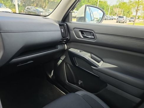 Used 2024 Nissan Pathfinder SV FWD image 10