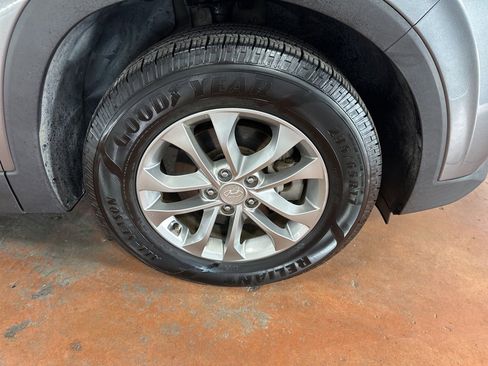 Used 2019 Hyundai Santa Fe SE image 10