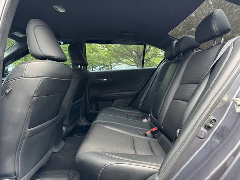 Used 2017 Honda Accord Sport image 16