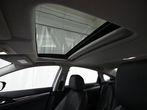 Used 2018 Honda Civic Touring image 22