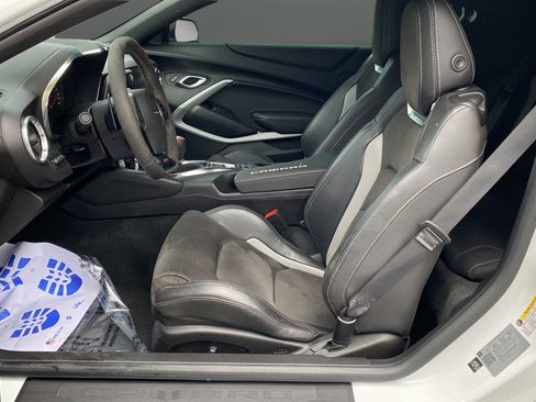 Used 2019 Chevrolet Camaro SS RWD image 9