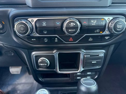 Used 2022 Jeep Gladiator Sport AWD/4WD image 18